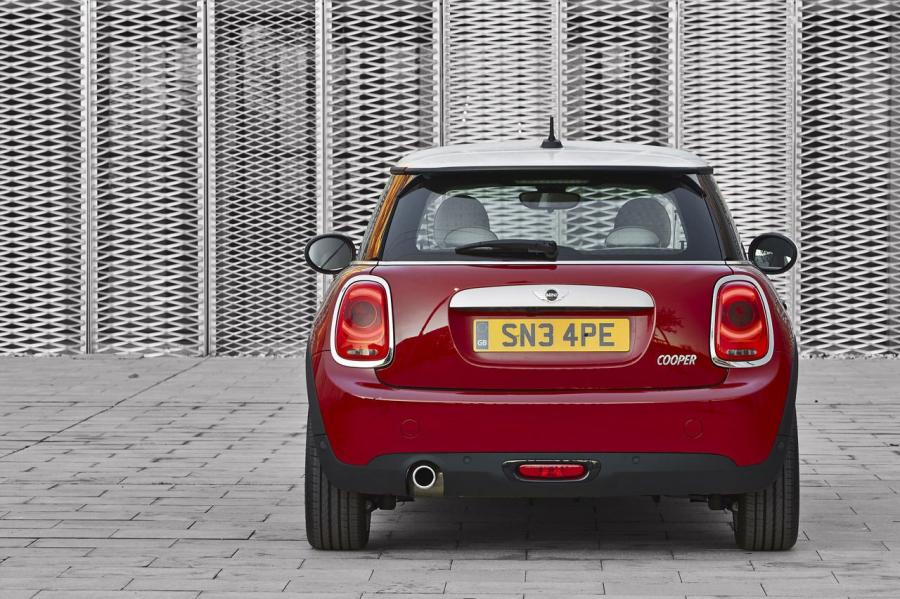  Mini Cooper Hardtop 2015 года  (фото 5 из 26)